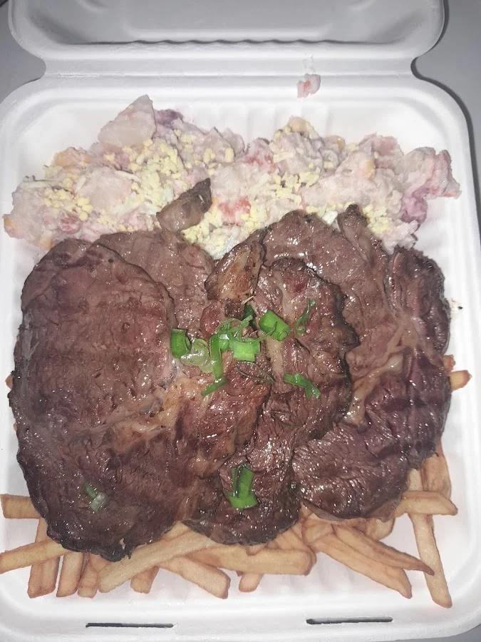 Chez Pavo, steak grillé sur la braise avec frites maison et riz